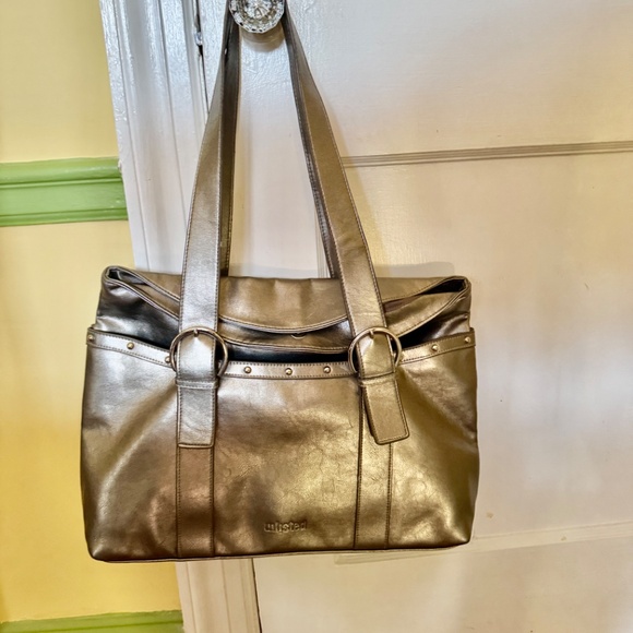 Kenneth Cole’s Unlisted large silver metallic leather Tote bag EUC like new - Picture 3 of 16